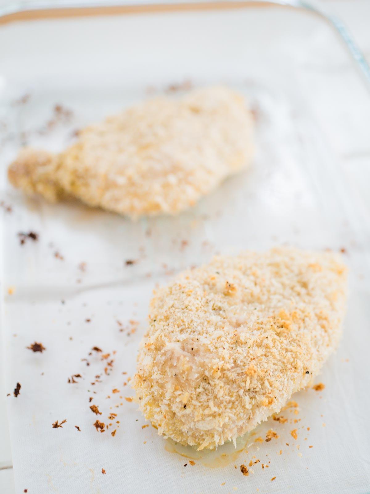 Ricetta Pollo al Panko 2 Petto di pollo al forno impanato nel panko in una teglia