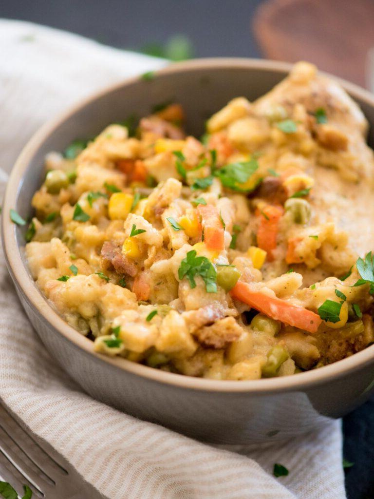 **Pollo, Ripieno e Verdure al Crock Pot** 11 chicken and stuffing in a bowl topped with parsley