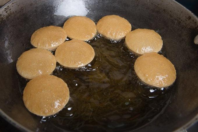 Golgappa fritti.
