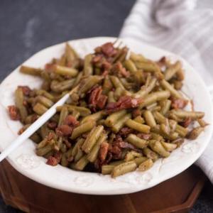 Fagiolini Irresistibili 12 Fagiolini con pancetta serviti in una ciotola