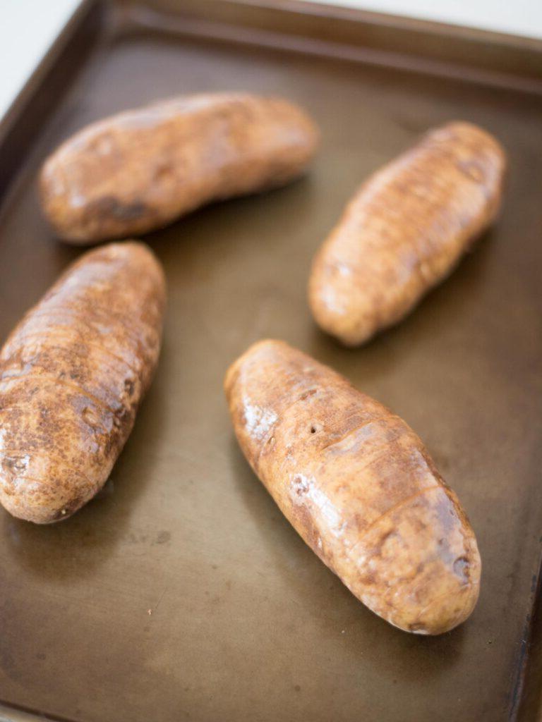 Patate Hasselback all'Aglio 12 burro su patata hasselback affettata