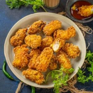 Super croccanti fuori e succosi dentro, questi Bastoncini di Pesce Fatti in Casa sono facilissimi da preparare. Non puoi sbagliare con questa ricetta deliziosa e facile.