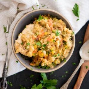 **Pollo, Ripieno e Verdure al Crock Pot** 13 chicken and stuffing in a bowl topped with parsley