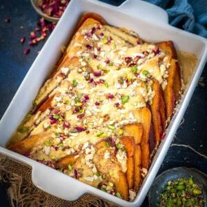 Dolce di pane 20 Double ka Meetha è un dessert in stile Hyderabadi fatto con fette di pane, sciroppo di zucchero e latte ridotto (rabdi). È molto popolare durante il festival dell'Eid e altre occasioni speciali.