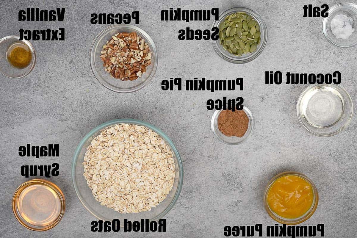 Granola Speziata alla Zucca 3 Ingredienti per la granola speziata alla zucca.