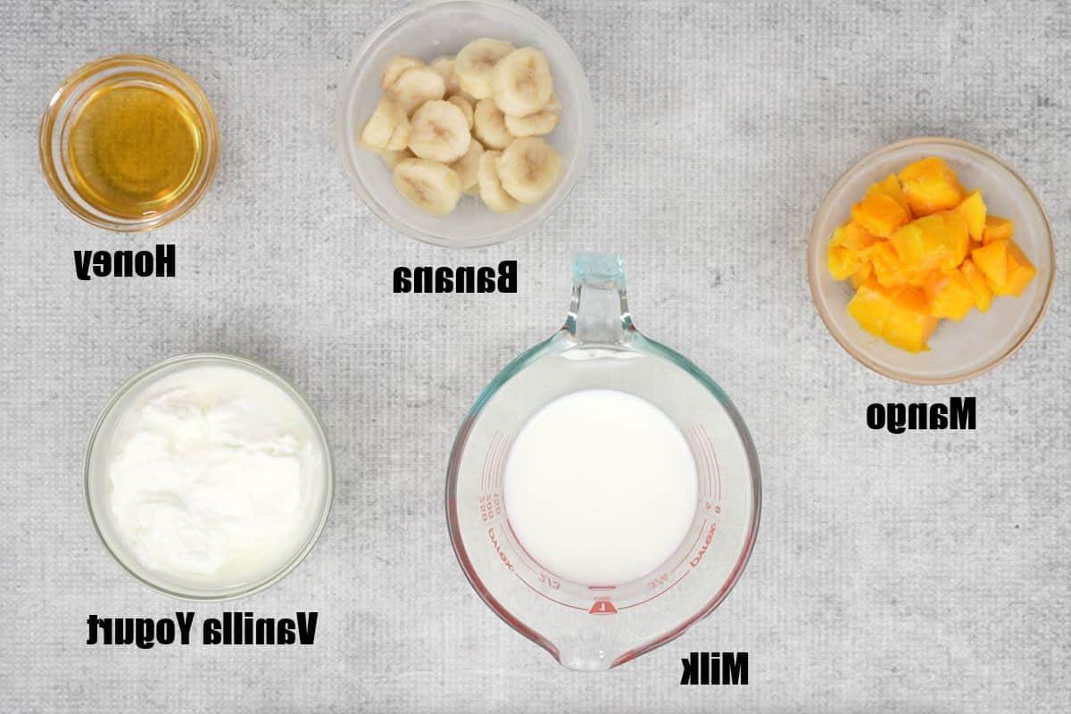 Frullato di Mango e Banana 3 Ingredienti dello smoothie mango e banana