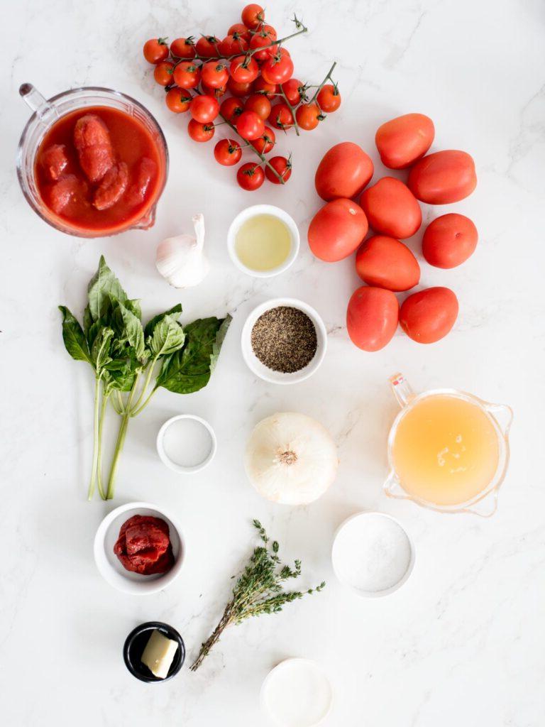 Zuppa Cremosa di Pomodori Arrostiti e Basilico 3 Ingredienti per la ricetta della zuppa cremosa di pomodoro e basilico arrosto