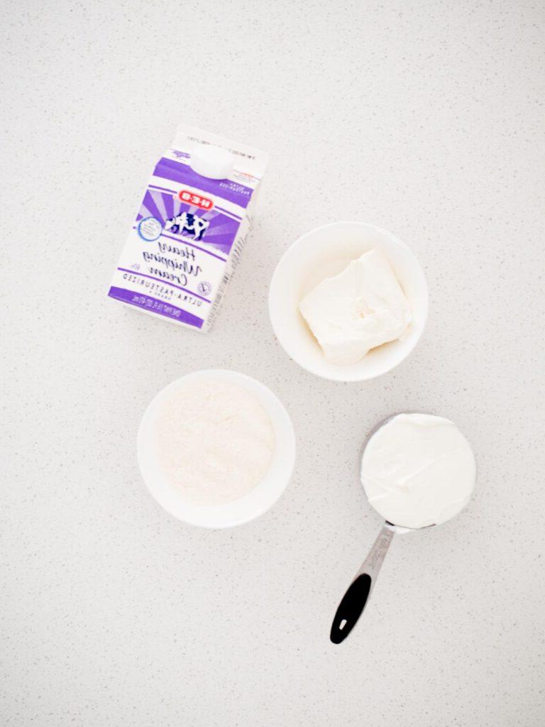 **Salsa allo Yogurt e Formaggio Cremoso per Frutta** 3 ingredienti per fare il dip di frutta allo yogurt
