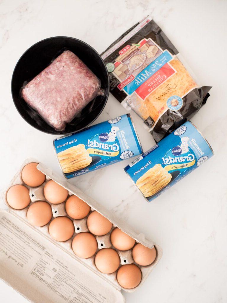 Pasticcio di Colazione con Focaccine 3 Ingredienti per la casseruola di biscotti e uova per la colazione
