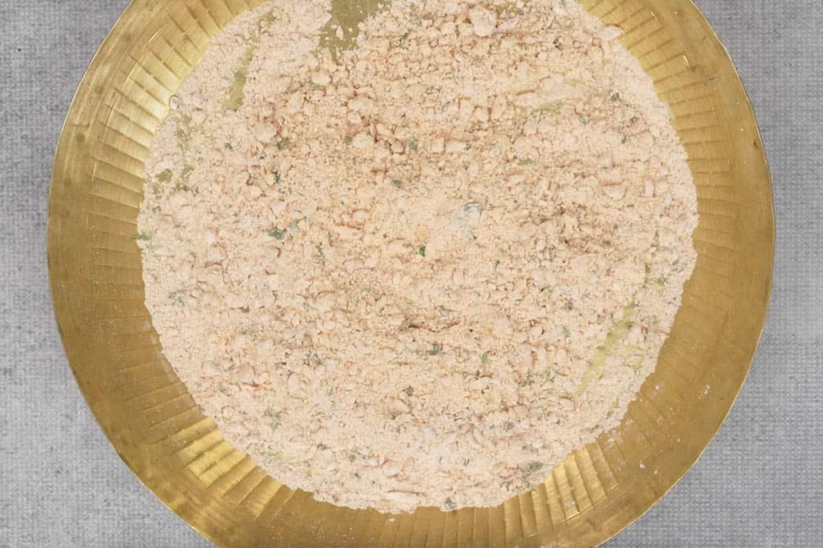 Koki Sindhi 4 Ingredienti ben mescolati.