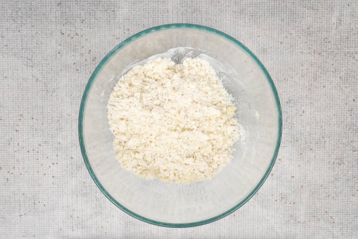 **Biscottini Salati Fritti** 4 Ingredienti ben mescolati.