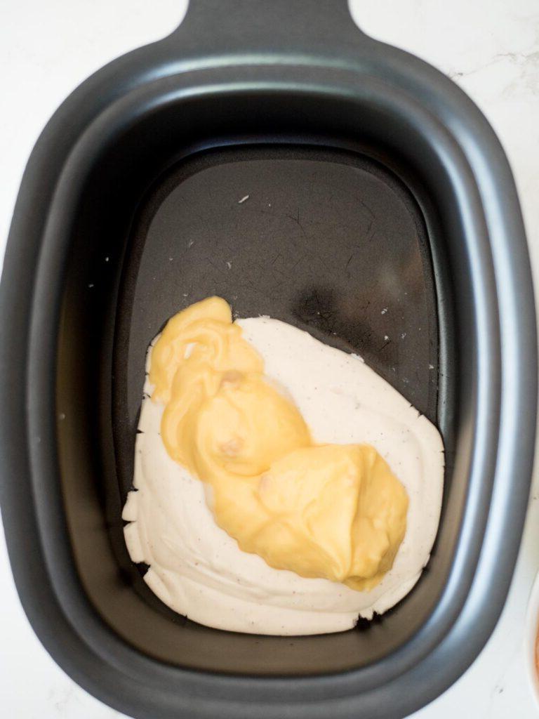 **Pollo, Ripieno e Verdure al Crock Pot** 4 ranch, water, and cream of chicken soup in the crockpot