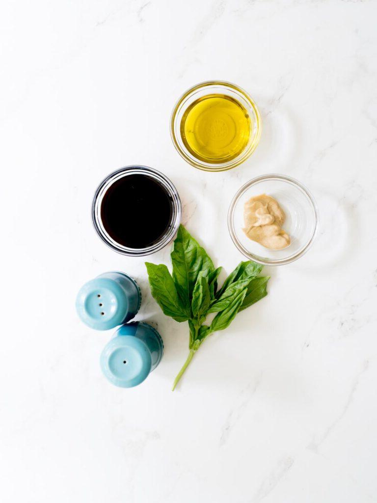 Insalata Autunnale con Vinaigrette Balsamica 4 Ingredienti per la vinaigrette balsamica