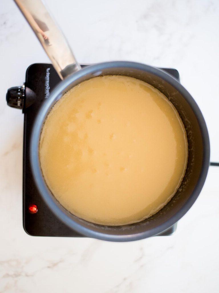 Ricetta Fudge alla Vaniglia – Liscio, Cremoso, Fatto in Casa 4 Zucchero, burro e latte evaporato per il fudge alla vaniglia