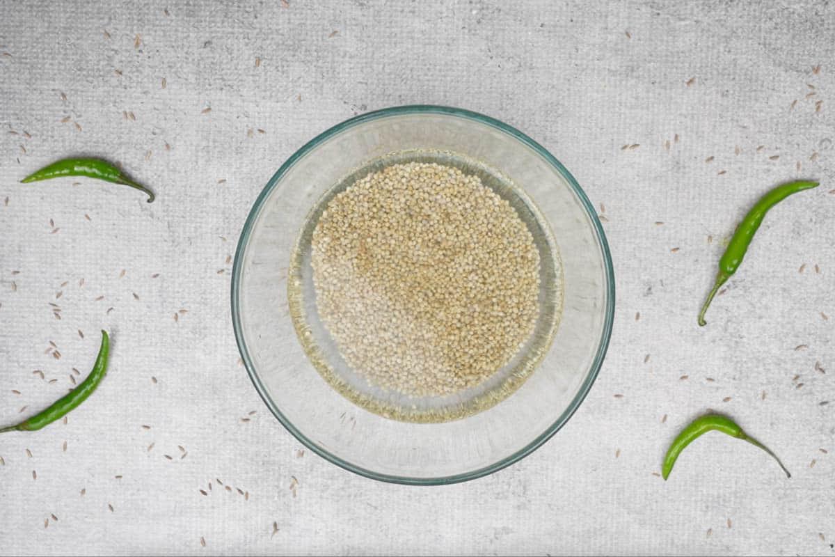 Khichdi di Miglio Perlato 5 Sciacquare i chicchi di bajra.
