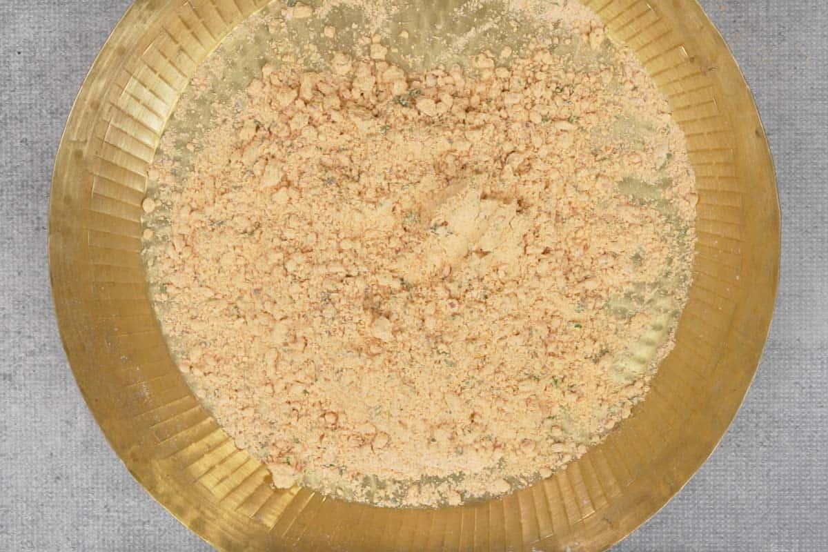 Koki Sindhi 5 Farina riposata per 10 minuti.