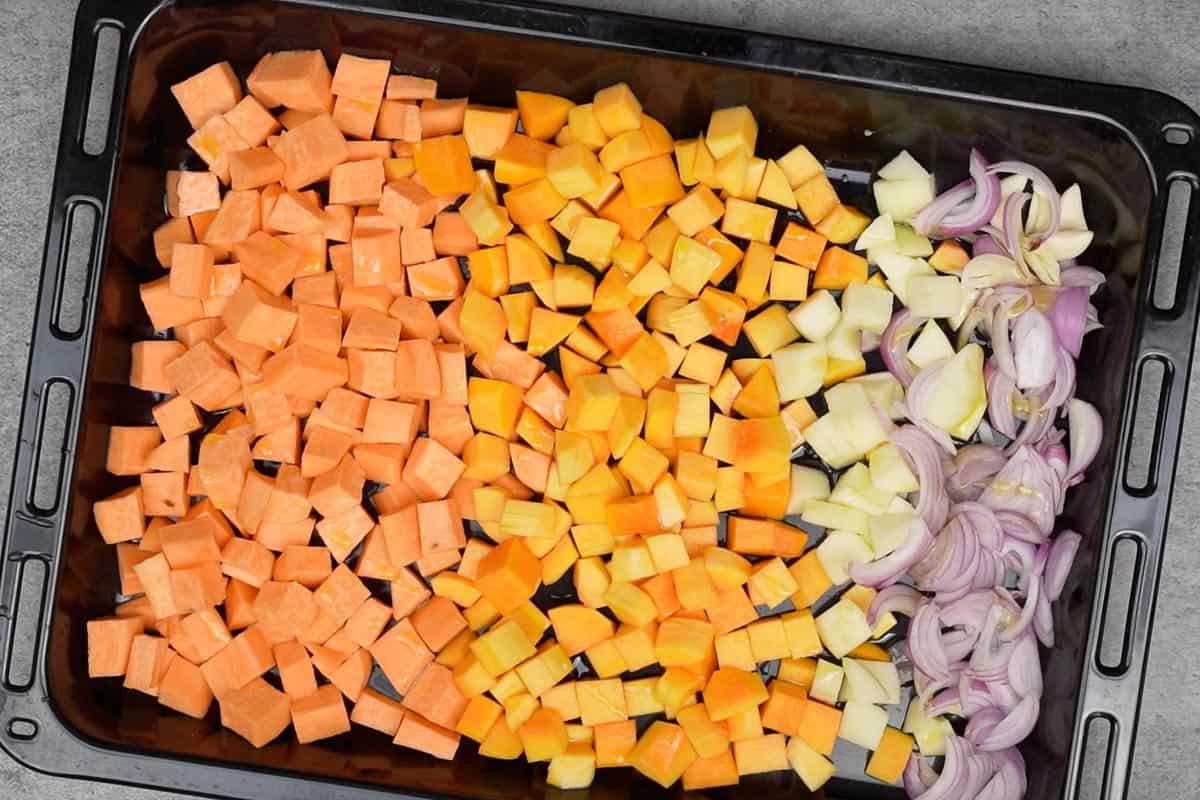 La Migliore Ricetta di Patate al Formaggio 5 Miscela di patate al formaggio aggiunta alla teglia