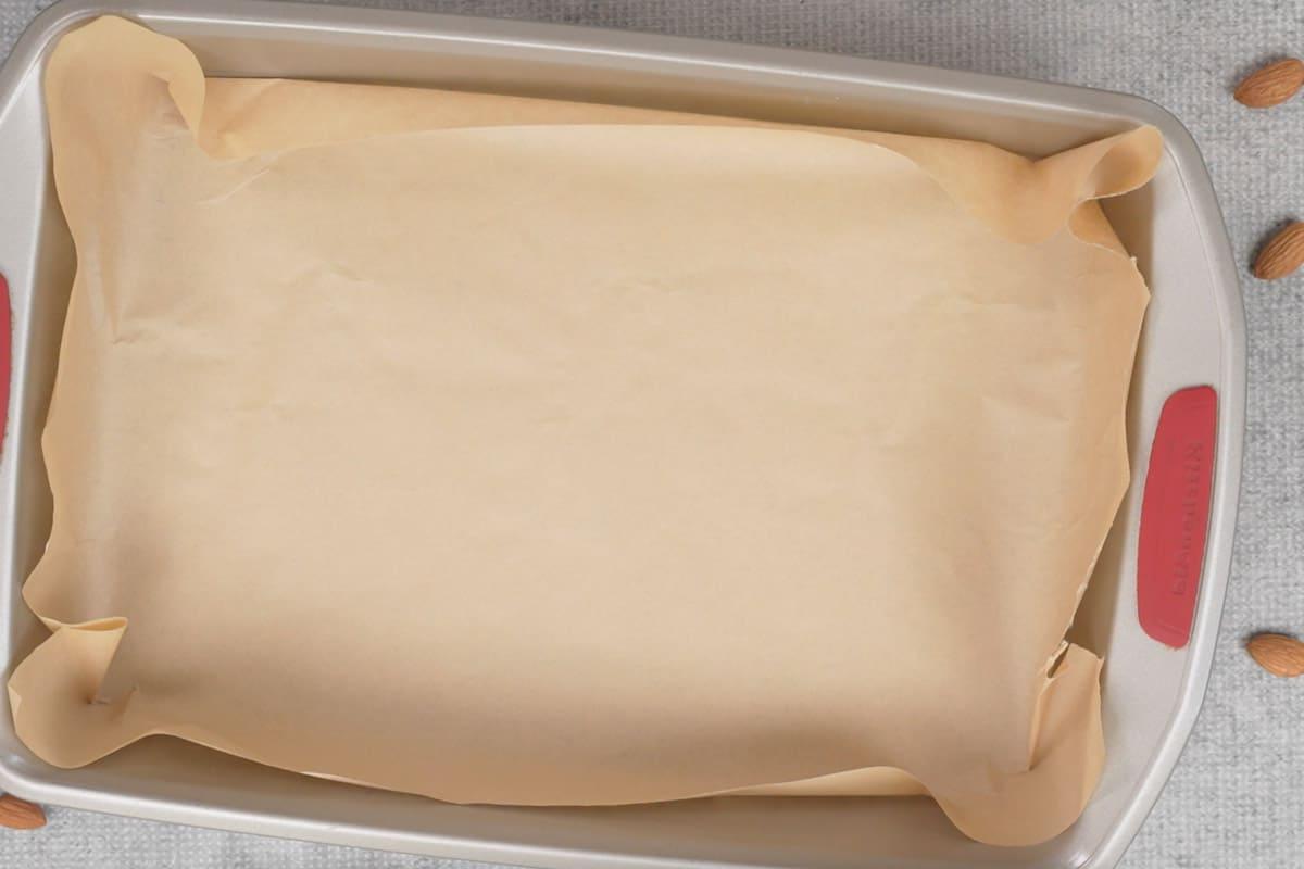 Basbousa (Torta Medio-Orientale di Semolino e Cocco) 6 Teglia rivestita con carta forno.