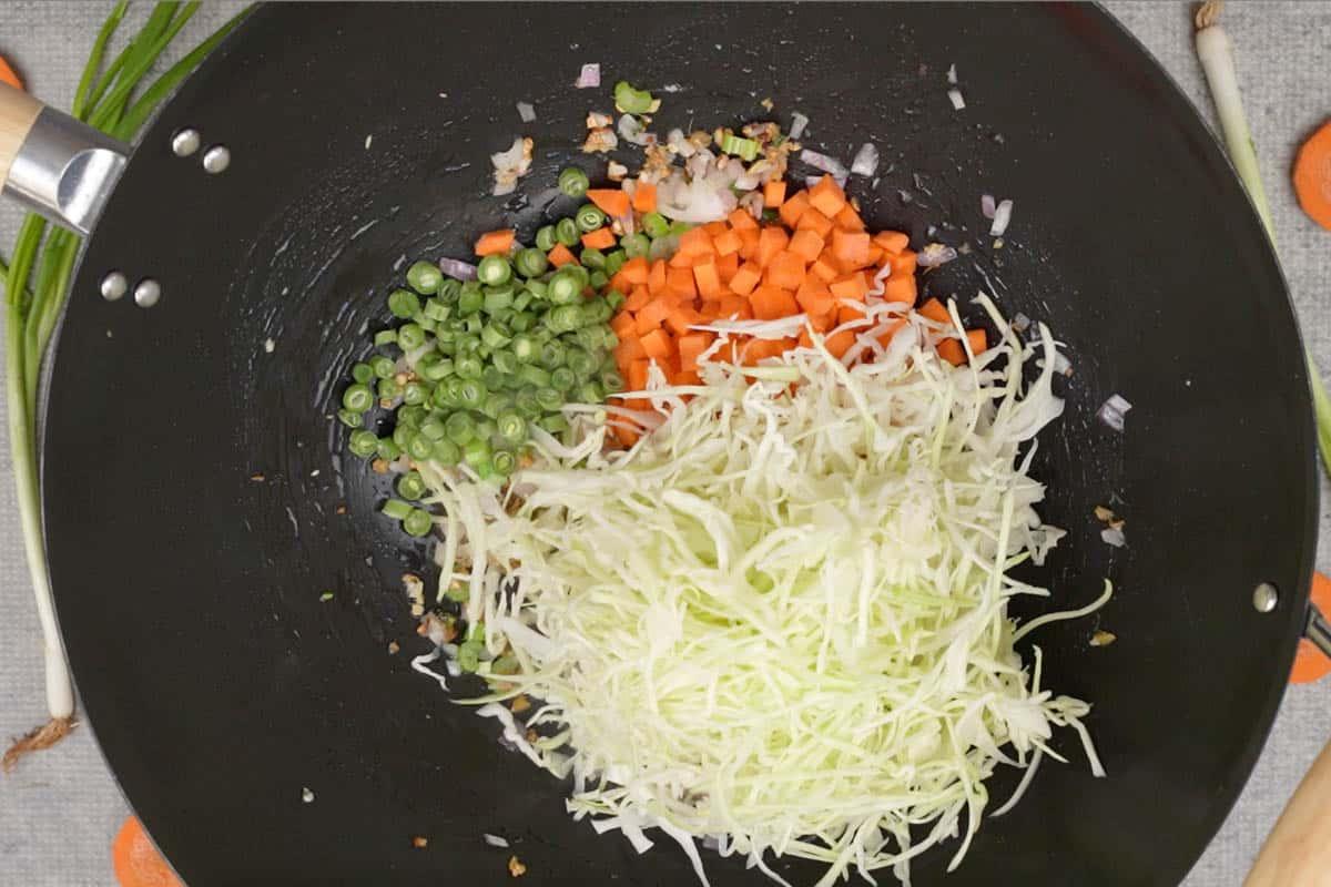 La Migliore Ricetta di Patate al Formaggio 6 Cornflakes e burro fuso mescolati in una ciotola