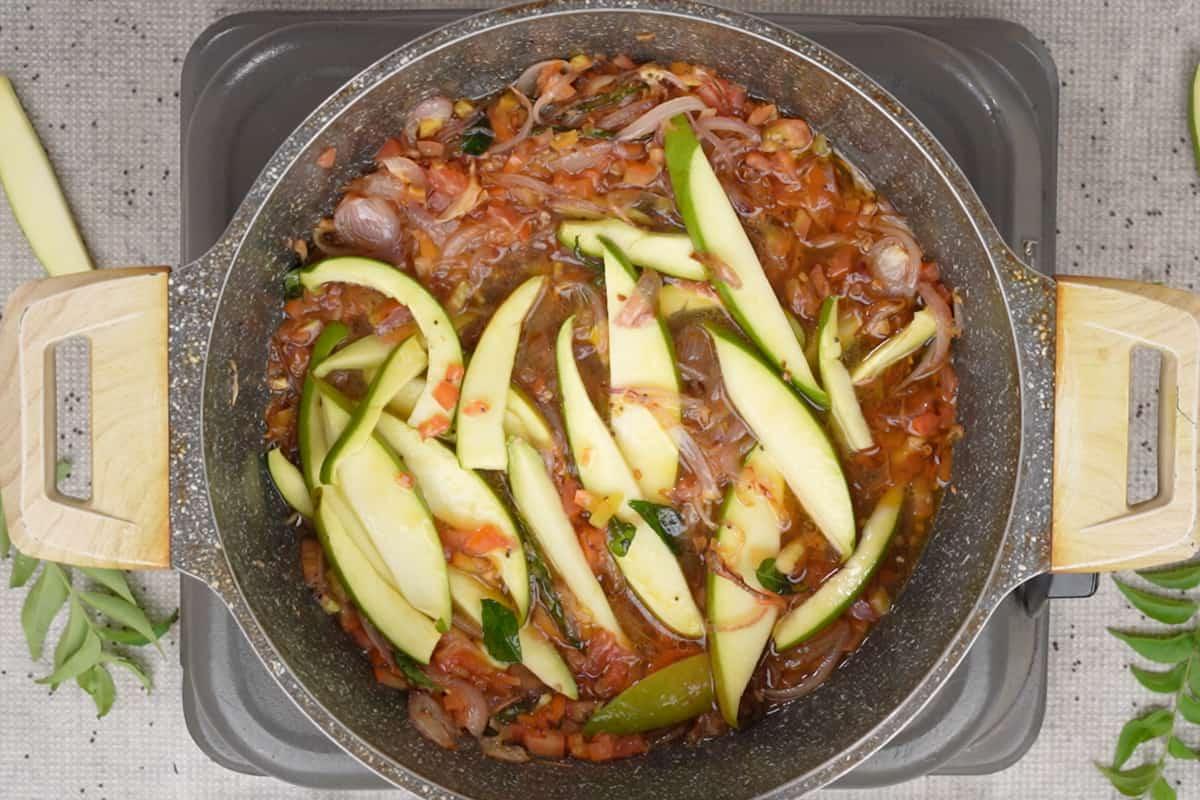 Il Miglior Pollo Marinato alla Griglia 6 pollo grigliato marinato affettato su un tagliere