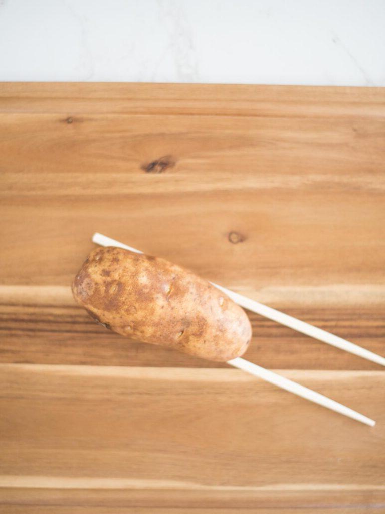 Patate Hasselback all'Aglio 7 patata russet su bacchette
