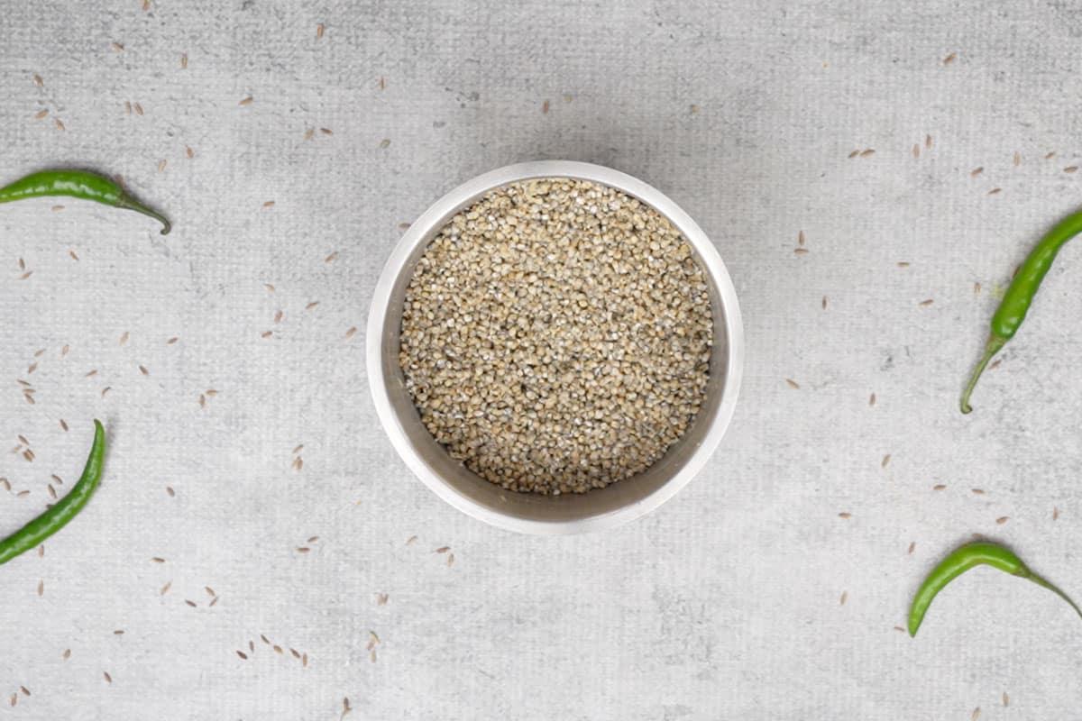 Khichdi di Miglio Perlato 7 Polvere grossolana ottenuta dal bajra.