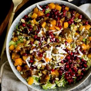 Insalata Autunnale con Vinaigrette Balsamica 8 Insalata autunnale con vinaigrette balsamica in una ciotola