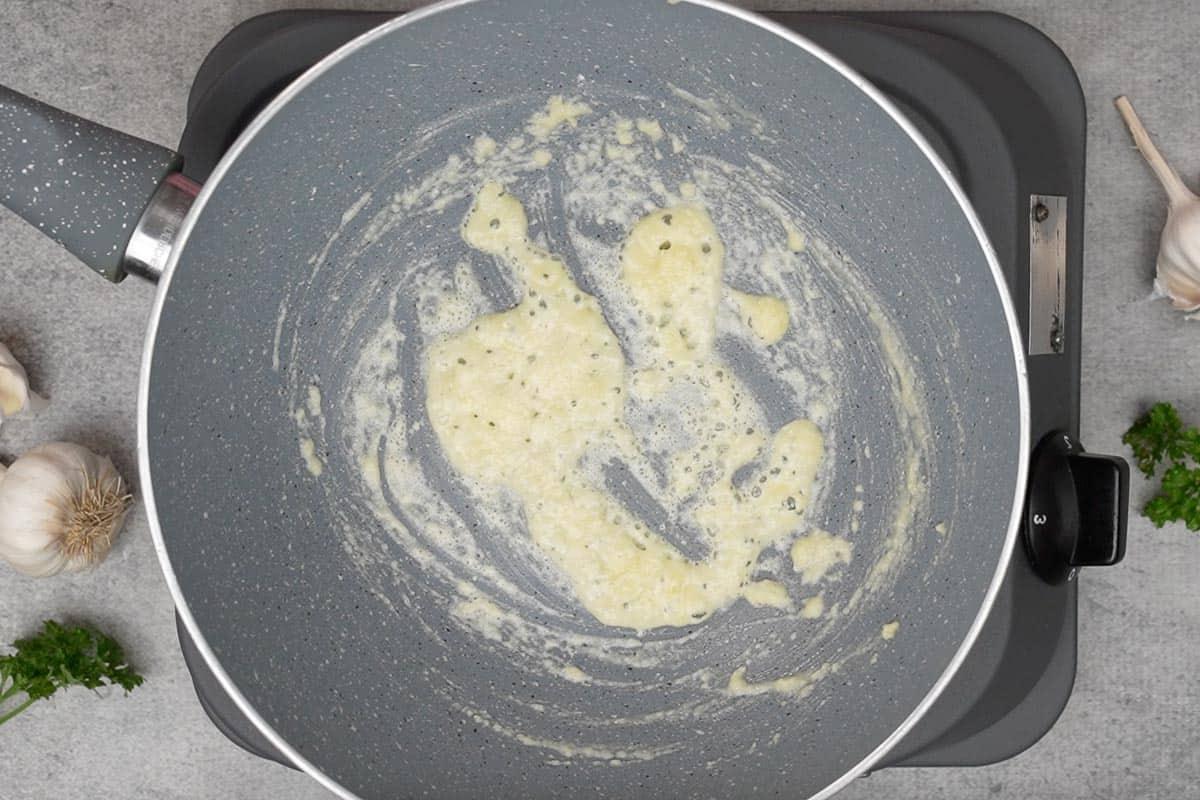 Salsa al Limone, Aglio e Burro 8 Cotto fino a doratura.
