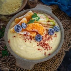 Porridge Giamaicano di Mais 9 Cremoso, delizioso e salutare, questo Porridge Giamaicano di Farina di Mais è una colazione abbondante, saziante e riscaldante. Usa la mia ricetta facile per prepararlo sul fornello o nella pentola a pressione.