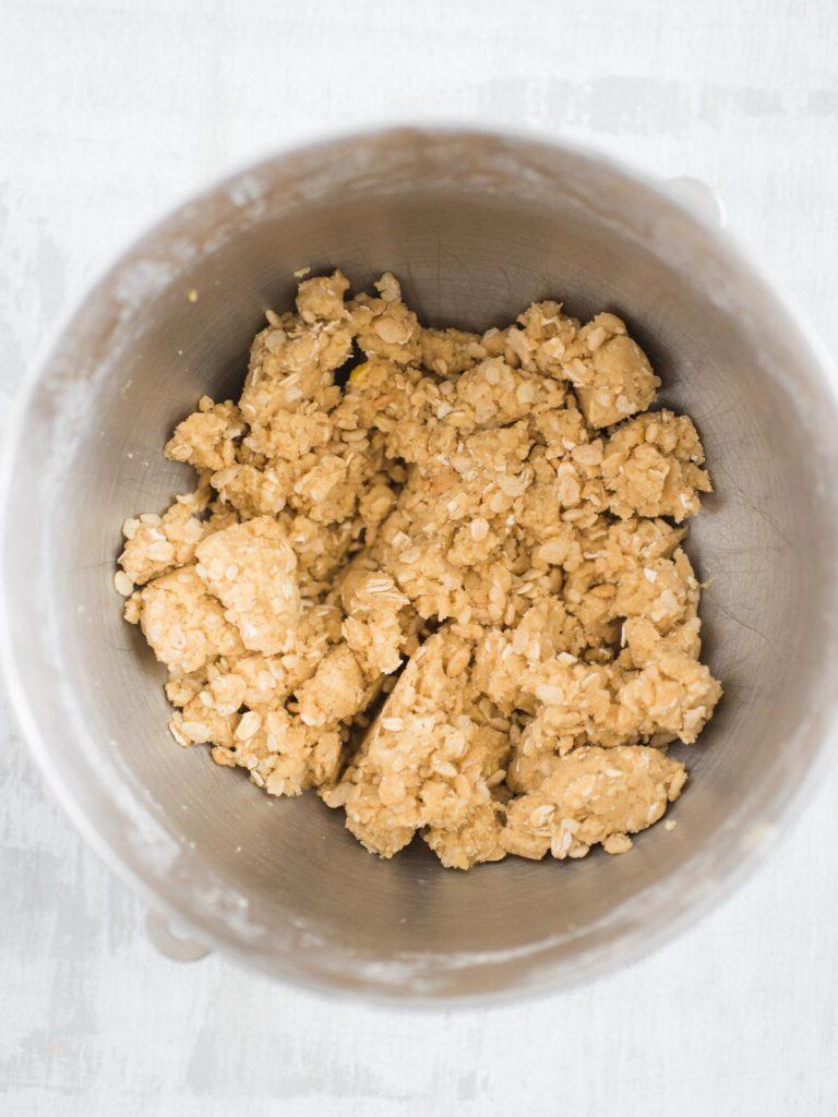 Ricetta Biscotti Avena e Rice Krispies 9 Impasto con i cereali Rice Krispies ben visibili