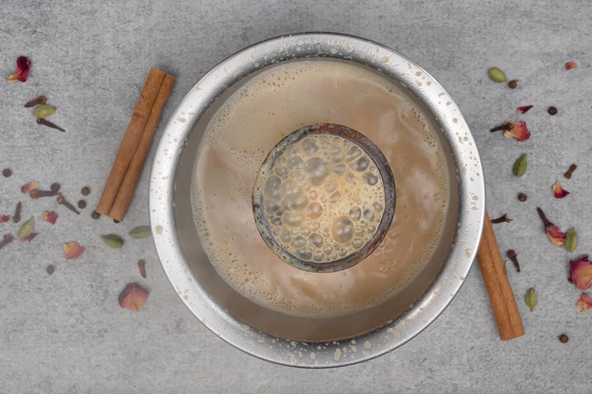 Tandoori Chai (Kulhad Chai) 9 Tè schiumoso.