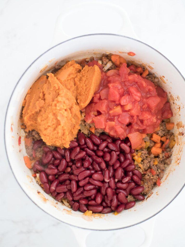 Chili di Carne Macinata e Zucca 10 pomodori, zucca e fagioli aggiunti al misto di carne e verdure