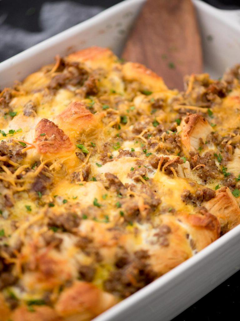 Pasticcio di Colazione con Focaccine 10 Casseruola di biscotti e uova cotta e porzionata per la colazione