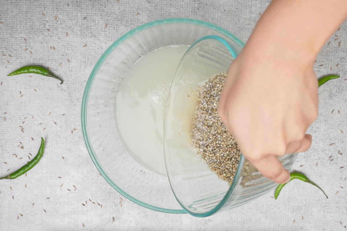 Khichdi di Miglio Perlato 10 Scolare l'acqua con la buccia.