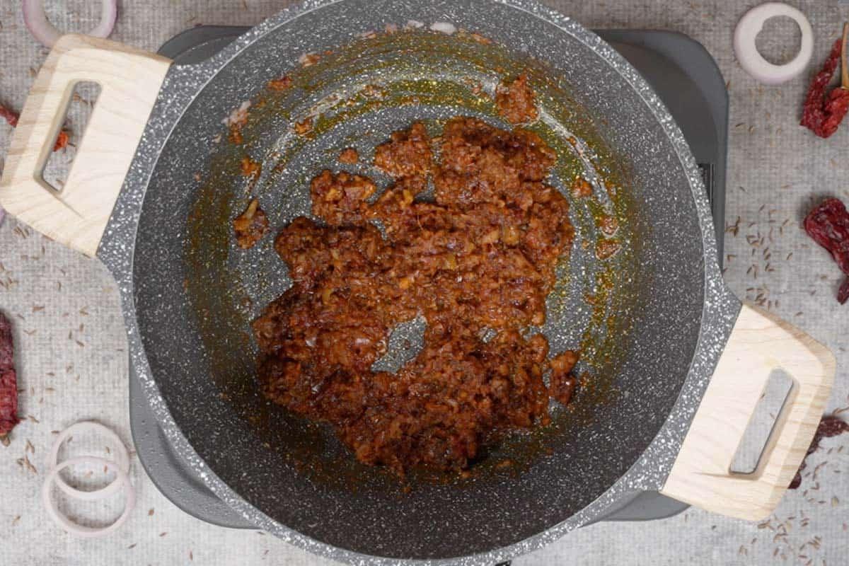 Masala pronto nella pentola.