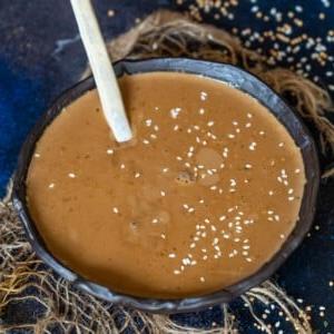 Salsa di Senape Hibachi (Simil Benihana) 12 Questa Salsa Senape Hibachi Stile Benihana si prepara in soli 15 minuti utilizzando 6 semplici ingredienti. Provatela a casa con la mia ricetta facile.