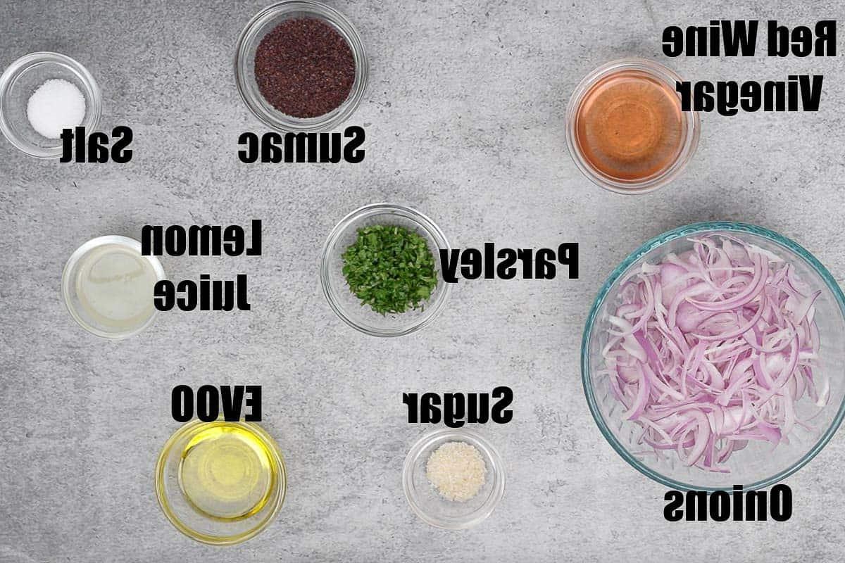 Ingredienti per le cipolle al sumac.