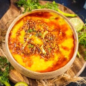 Malwa Dal 3 Malwa Dal: una ricetta indiana di lenticchie leggera e deliziosa, popolare nella regione di Malwa (parti del Rajasthan e Madhya Pradesh) dell'India. Preparalo per i tuoi pasti di tutti i giorni con questa ricetta facile.