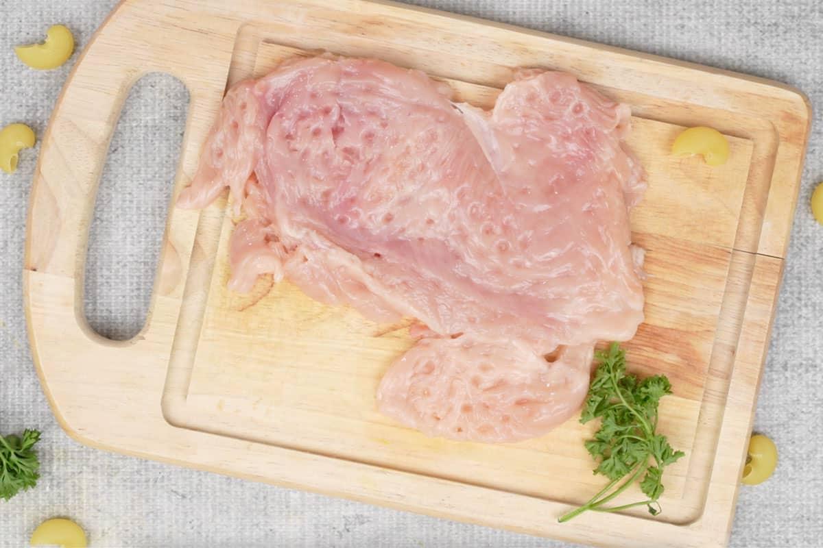 **Maccheroni al Formaggio al Pollo Toscano** 3 Petto di pollo battuto e pronto per la cottura.