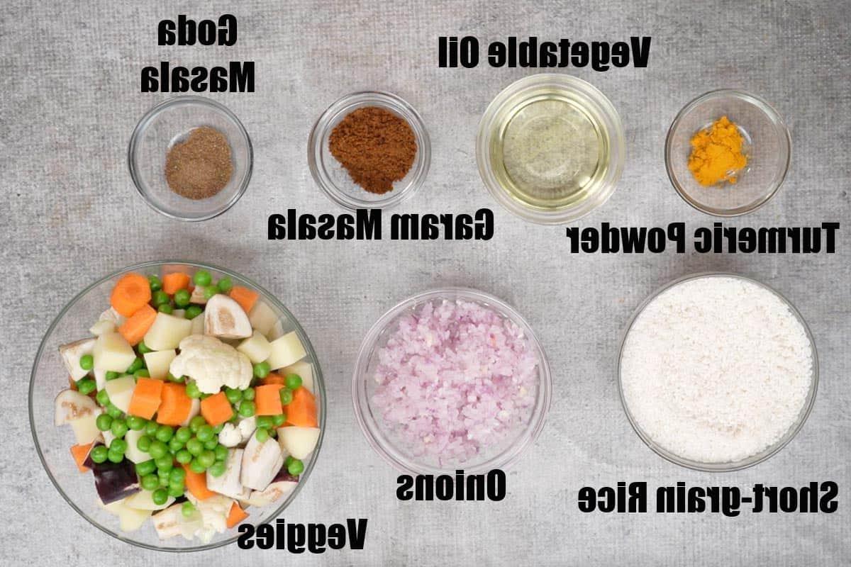 Riso Speziato Maharashtriano 3 Ingredienti del Masale Bhat 1: Riso, verdure, spezie.
