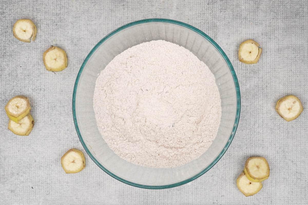 Pancakes di Ragi e Banana 4 Mescolati bene.