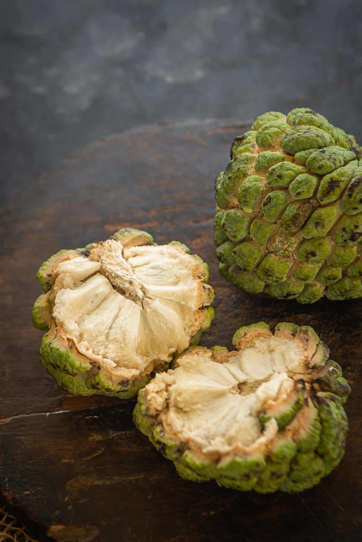 Basundi all'Annona 4 Annona (Custard Apple) in primo piano.