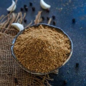 Condimento all'Aglio e Parmigiano 5 Condimento Aglio e Parmigiano è una spezia super versatile che vorrai usare su tutto. Esalta il gusto di qualsiasi piatto in un batter d'occhio. Preparalo usando la mia ricetta facile (vegetariana, senza glutine)