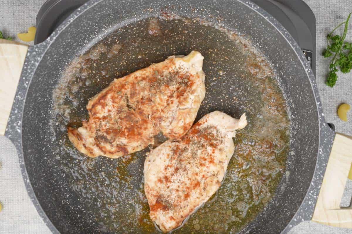 **Maccheroni al Formaggio al Pollo Toscano** 6 Petti di pollo girati e in cottura.