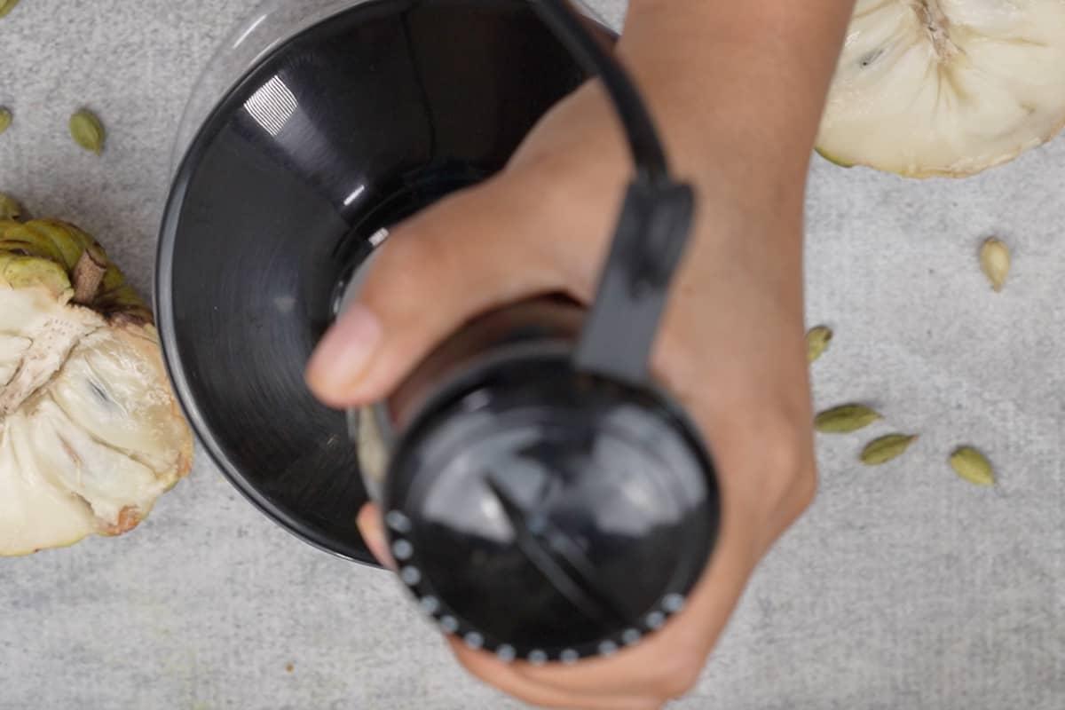 Basundi all'Annona 7 Esecuzione di pochi impulsi con il tritatutto.