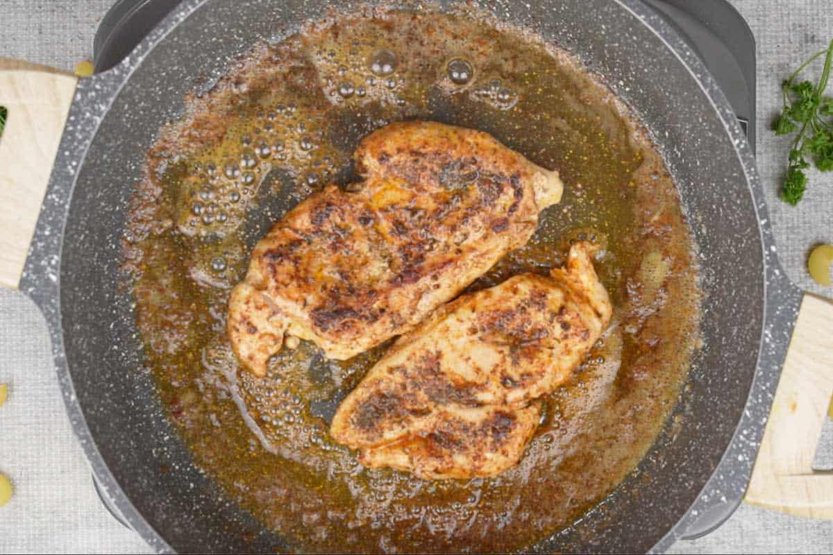 **Maccheroni al Formaggio al Pollo Toscano** 7 Petti di pollo cotti, pronti per essere affettati.
