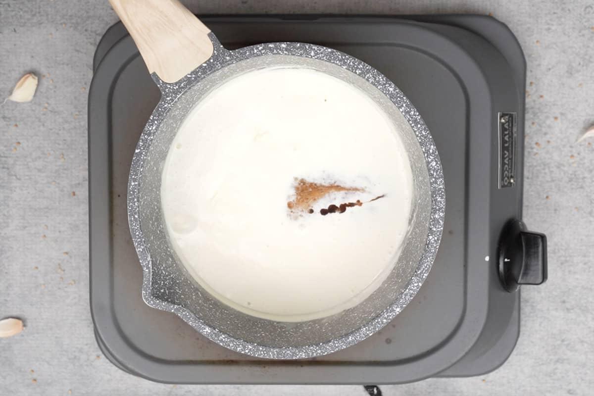 Salsa di Senape Hibachi (Simil Benihana) 9 Pasta di sesamo e senape aggiunta alla padella con la panna.