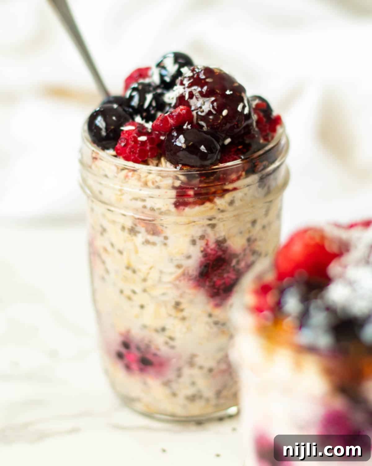Cool & Creamy Fruit Overnight Oats 3 overnight oats with frozen fruit - no yogurt - in jars