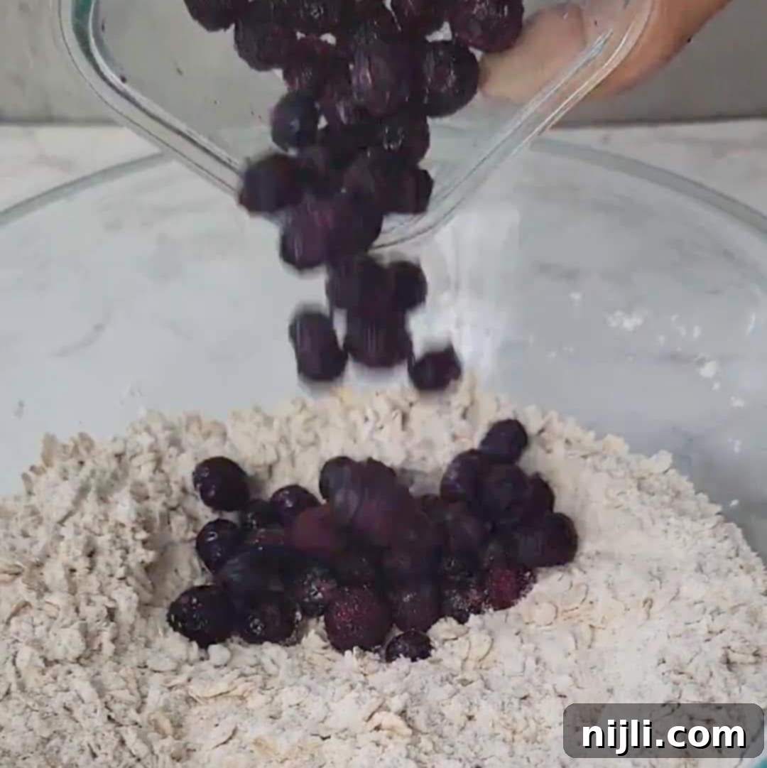 banana blueberry oatmeal muffins with yogurt step 4