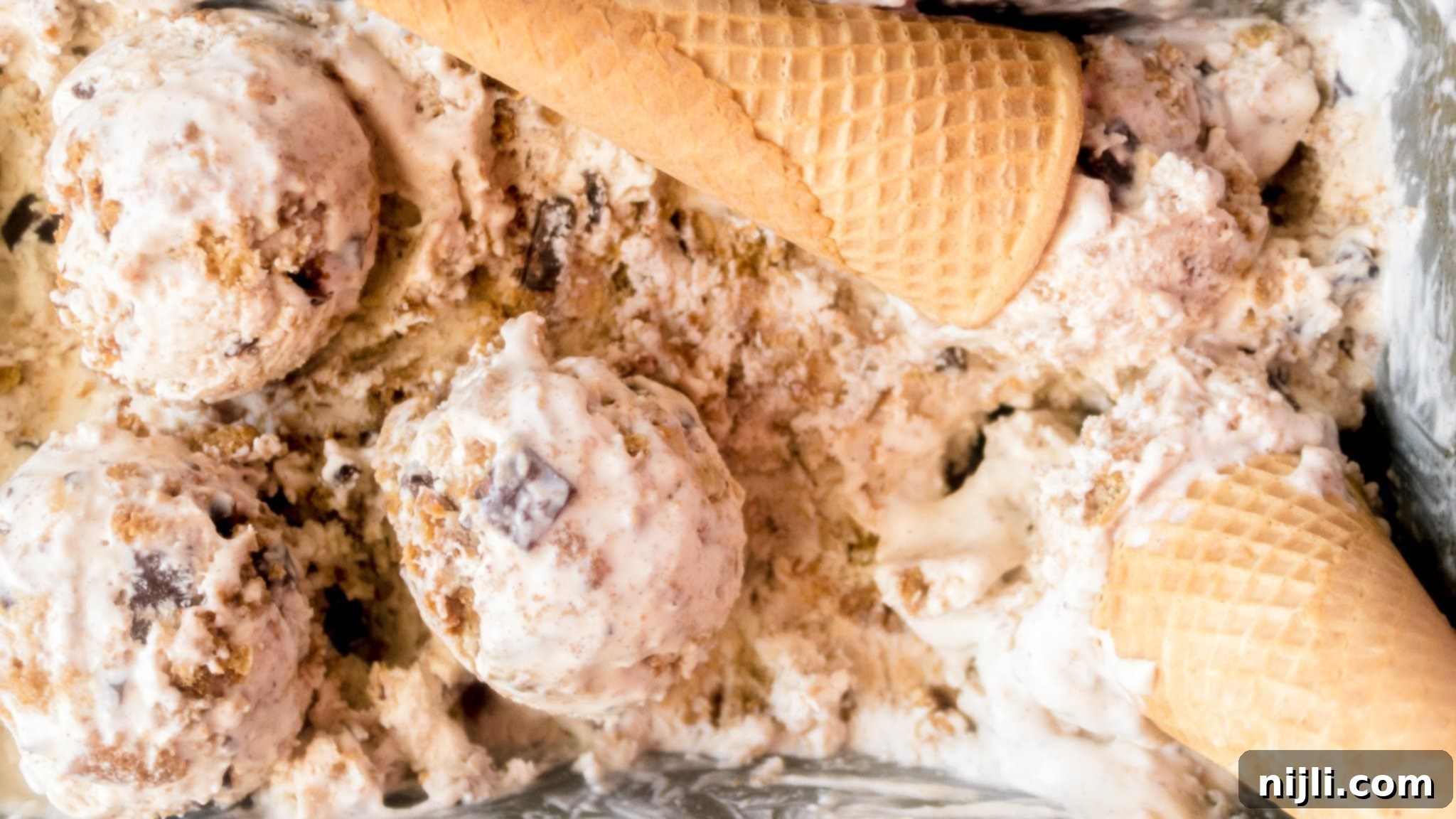 Homestyle Oatmeal Cookie Ice Cream 2 Homemade No-Churn Oatmeal Cookie Chunk Ice Cream with Condensed Milk and Fudge Chunks